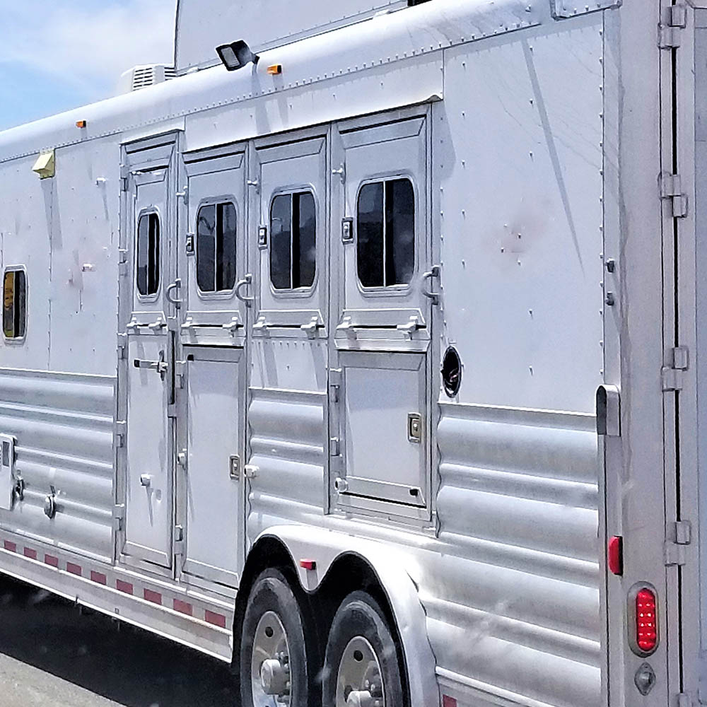 horse-trailer